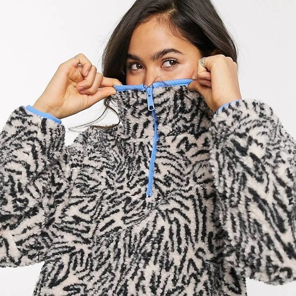 Levi's Zebra Print Sherpa Quarter Zip Sweatshirt - Picture 2 of 8